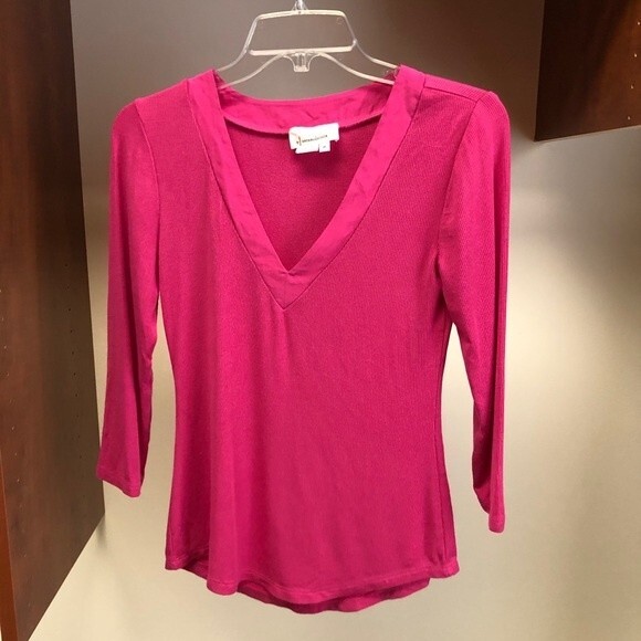 MOVING SALE Anthropologie Ribbed V-neck Shirt Blouse Pink XS - Picture 2 of 5